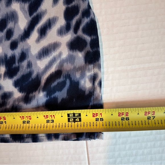 Chico’s blue animal print tunic Size 2. - Picture 8 of 10